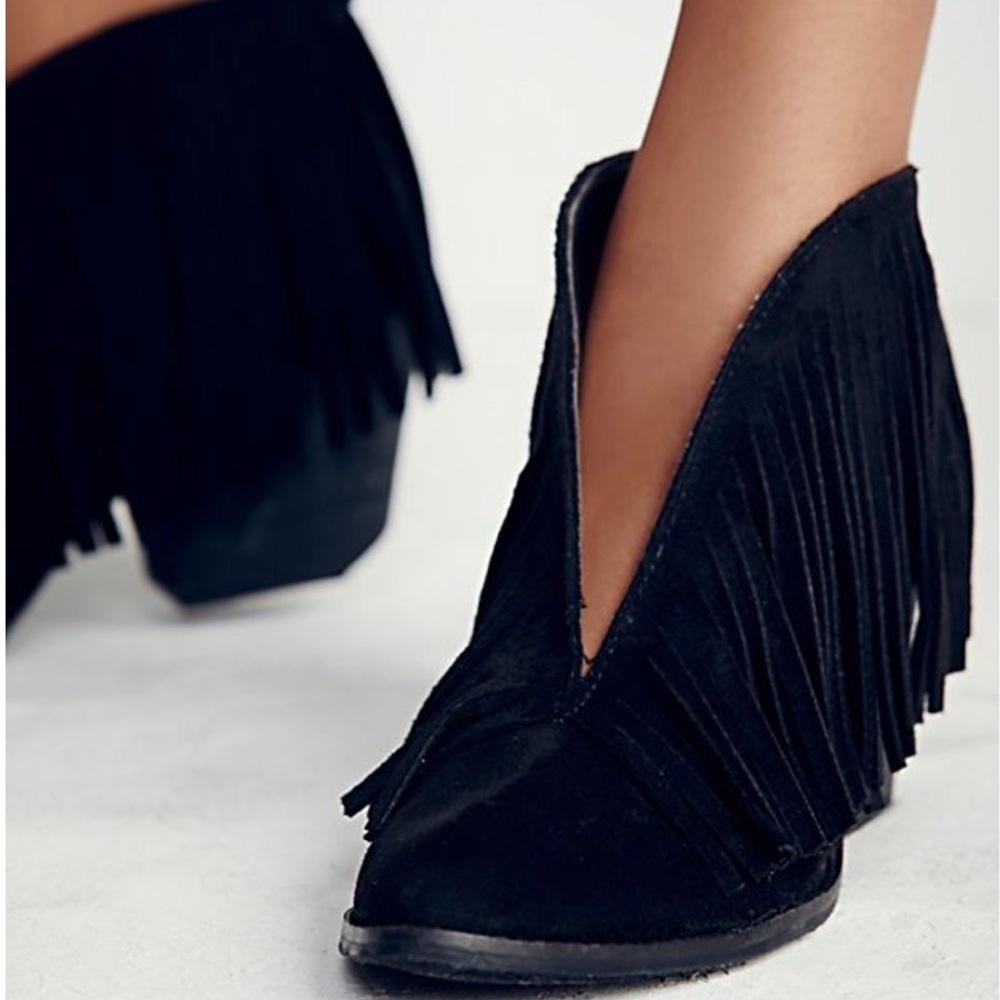 Nib Black Distressed Fringe Top Split Boho Bootie - image 7